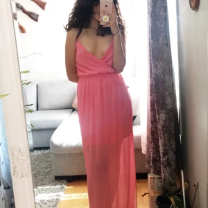  - Maxi klänning från Ginatricot, använd 2 gånger. 