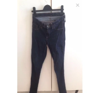  - dr denim byxor i storlek S mycket finare på 