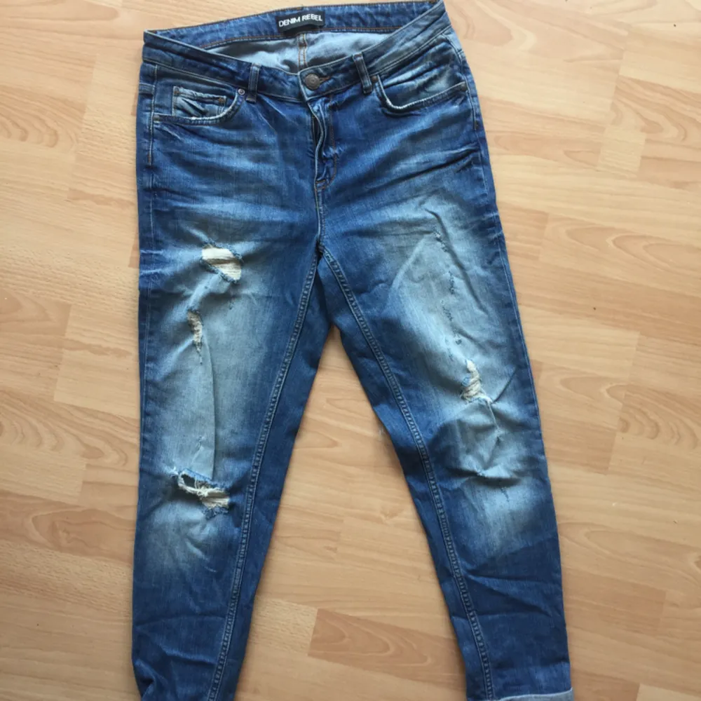 Fina ”bagge-jeans” i storlek 38. Kan skickas. . Jeans & Byxor.