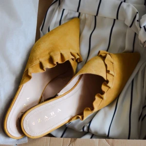  - Såå fina skor i mocka, aldrig använda. Står storlek 41 och passar bra på mig som har 40-41 