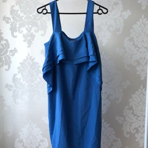  - Blåklänning oanvänd. 85cm