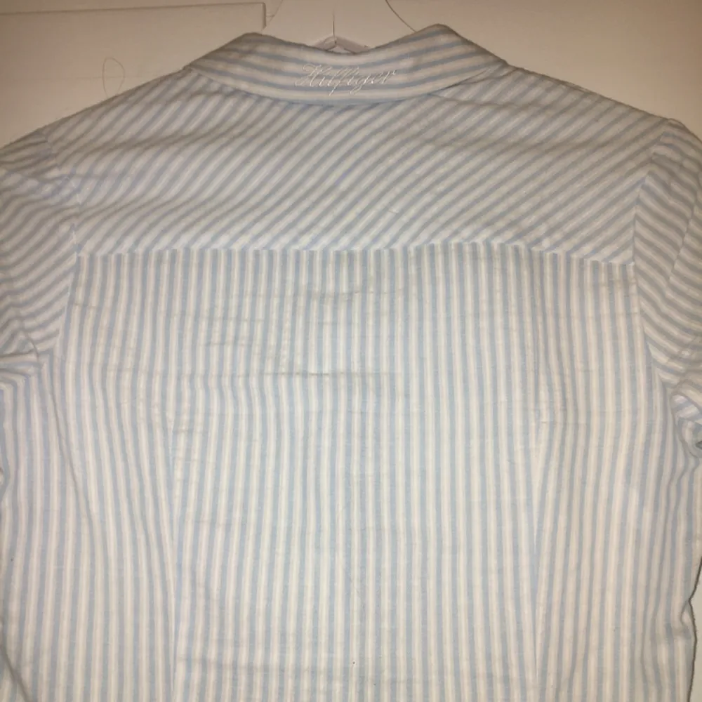 Helt ny och oanvänd Tommy Hilfiger skjorta!   Köpt för 899kr. Skjortor.