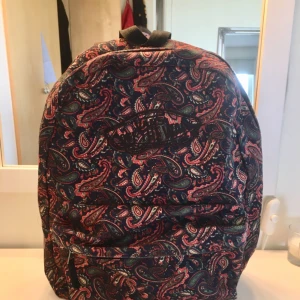  - Vans väska i bra skick! Köparen står för frakt eller möts upp i Växjö😊