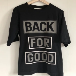  - Back tshirt. EUR 36.  Köpare står för frakt. 
