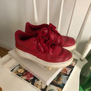 AF1 nikes - Röda nikeskor med vit sula❤️