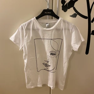 T shirt - T shirt i str S