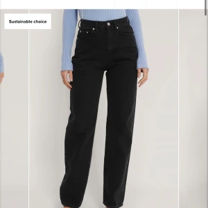 Byxor från NAKD - Hej, säljer dessa byxor från NAKD då de var för små för mig. Strlk 34 aldrig använda, skriv privag för fler bilder 💖