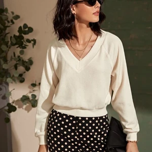 Shein tröja - Jätte fin tröja från shein. Väldigt bra material och ser precis ut som på bilden! (Kan inte ta egna bilder då jag inte är hemma vid tillfället)💕 100kr+ frakt💞 