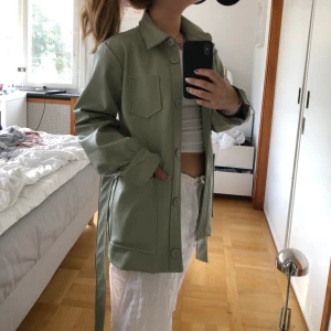 PU jacka  - SUPERFIN mintgrön jacka ifrån NA-KD. Väldigt bra skick! 