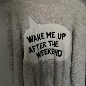 Gina tricot, mysig tröja, storlek M - Mysig och varm sweater från gina tricot. Har använt den några gånger inomhus, annars som ny! Storlek M så lite rymmligare, bara ännu mysigare. Köpt förra året