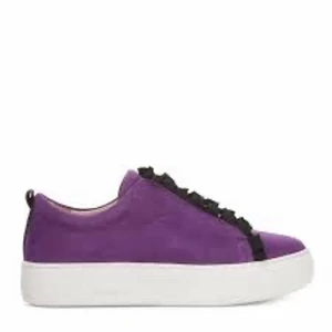 K.cobler sneakers  - Hej säljer mina lila sneakers då jag inte andvänder dem. Andvända cirka 10-15 gånger så ändå ganska fina fortfarande storlek 38 
