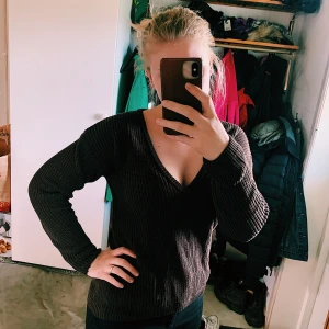 Stickad tröja  - Fint skick, frakt tillkommer.