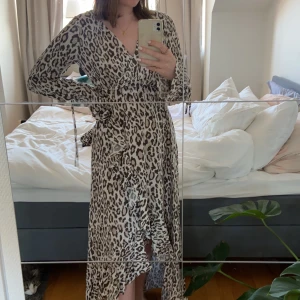 klänning NAKD - Lång din klänning från NAKD aldrig använd så prislappen är kvar 