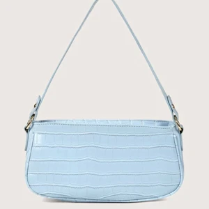 Axelväska från asos - Helt oanvänd! Säljer för jag köpte en annan färg som passa mig mer. 