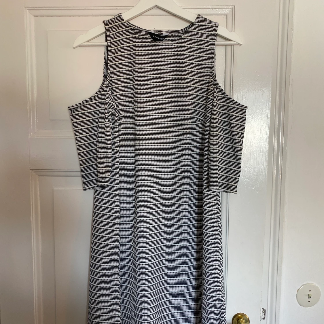 Klänning från New Look i storlek 38 med prislappen kvar - 90