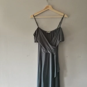 Blå/grå/grön klänning - Köpt secondhand i Usa