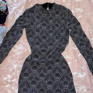 Klänning - Perfekt nyårsklänning! Myyyycket mer outstanding irl 💕