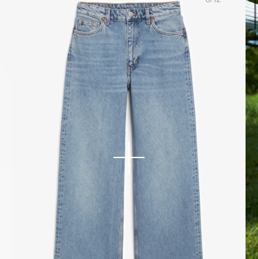 Raka jeans från Monki i modellen Yoko. Knappt använda så skicket är väldigt bra. Storleken är 24 och färgen är mid blue. (Bilder lånade från Monkis hemsida). Jeans & Byxor.