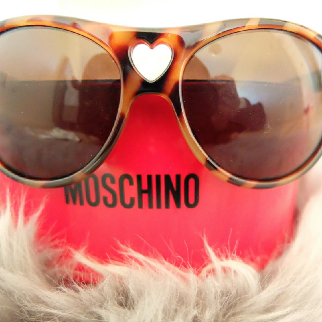 Solglasögon med hjärtat i mitten 🧡
