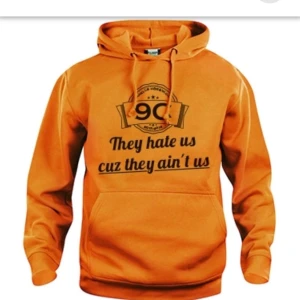 Klasströja - Säljer min gamla klasströja, inga namn på baksidan utan där e de tomt. Super mysig o perfekt att ha en hemma-dag! Priset inkluderar frakt!