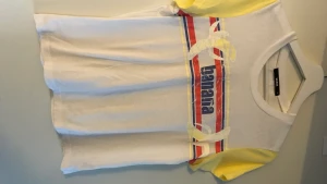 T-shirt  - Aldrig använd så i nyskick! Storlek M. Köpare står för frakt