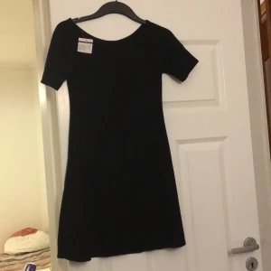 S - Oanvänd, jag köpte 100 kr , jag säljer 50 kr 