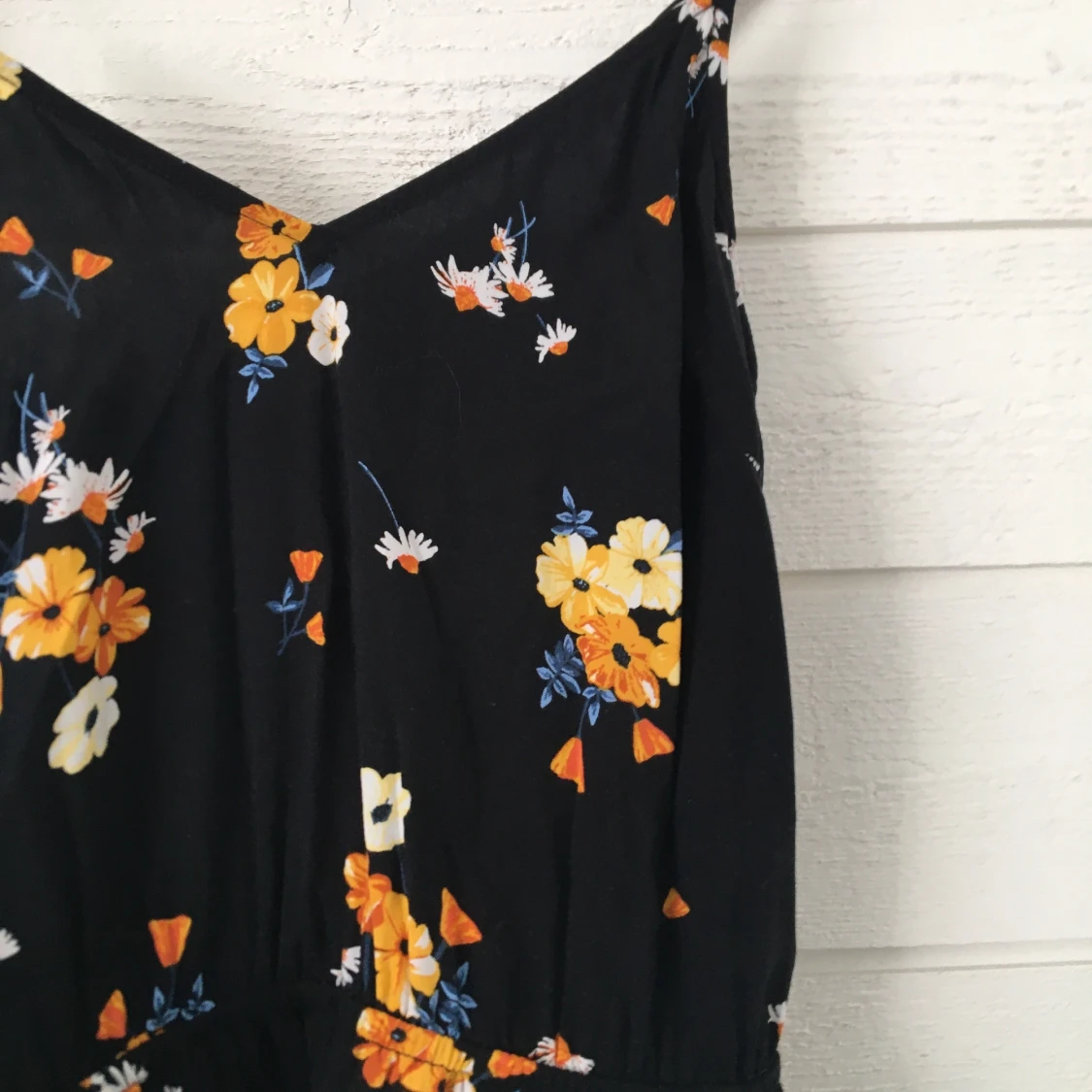 Blommig playsuit i storlek 38  - 90