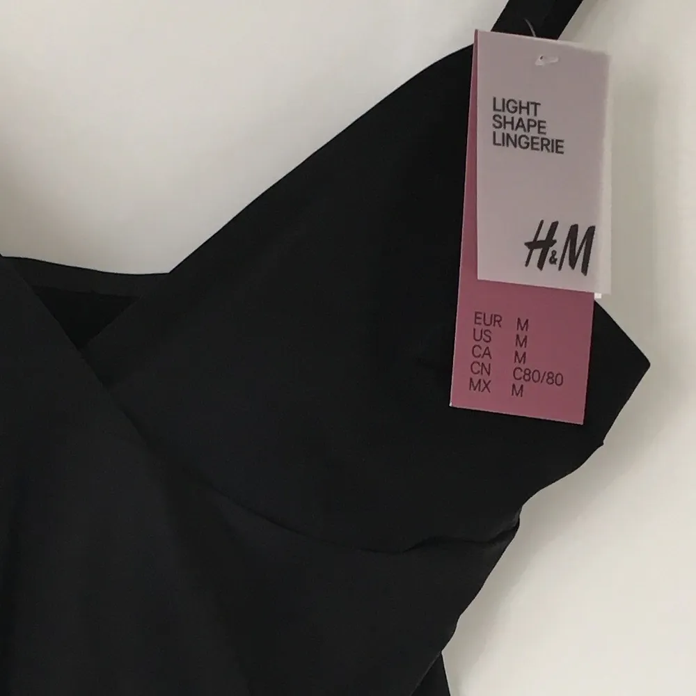Ny shape lingerie i stl m från H&M. Toppar.