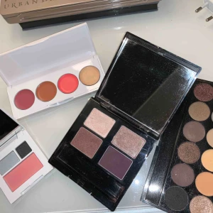  - Diverse paletter. ”Airbase”: Kräm-palett, funkar till läppstift och kinderna. Resterande är ögonskuggor. 