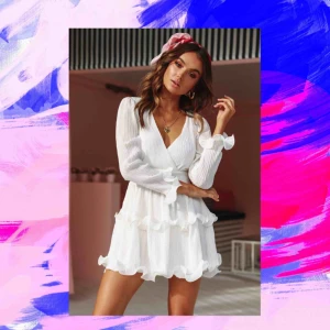 DM - Helt ny klänning från Dennis Maglic, aldrig använd då den inte passar mig. Bilder kan skickas vid förfrågan. Originalpris 799:-  Tar emot Swish 😌✨