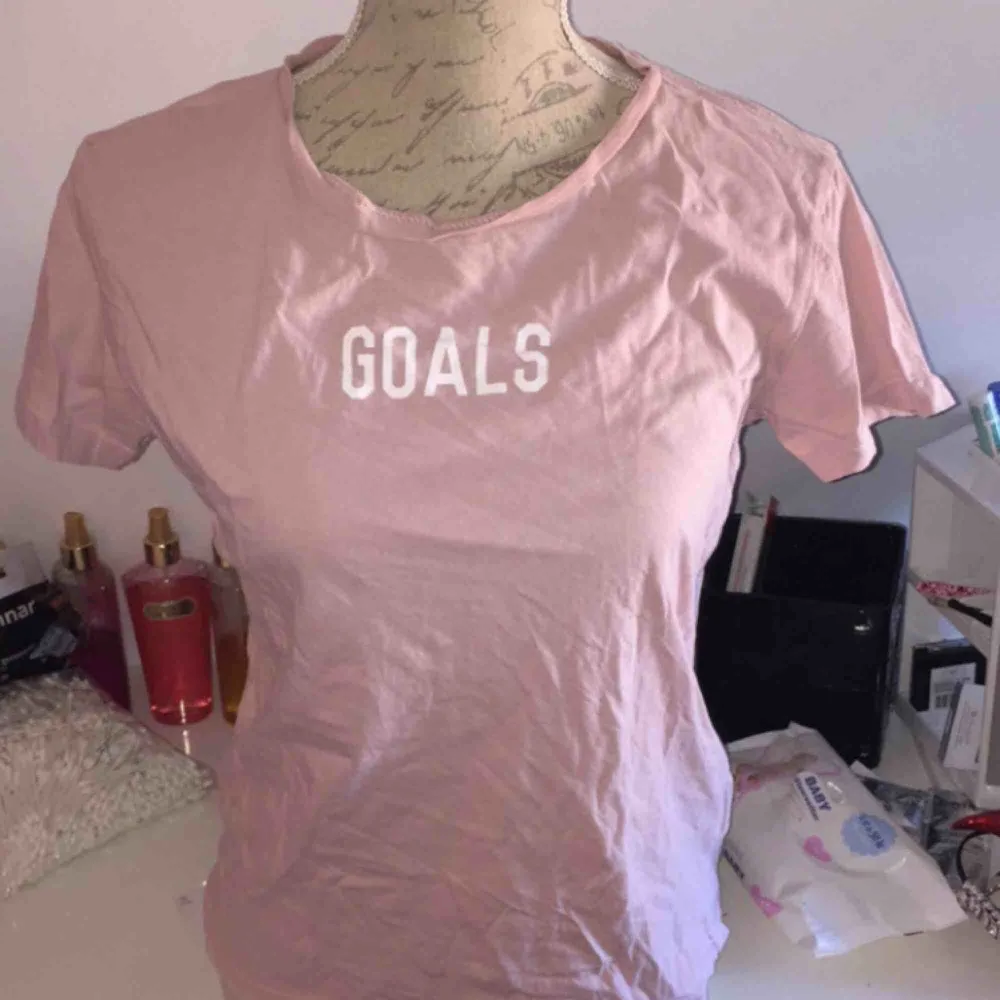 Rosa goals tröja använd men i fint skick . T-shirts.