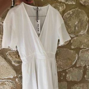  - Så snygg helt ny klänning från NAKD är tyvärr lite för liten för mig. Passar perfekt till sommaren. Frakt ingår ej.   REA: 250 kr