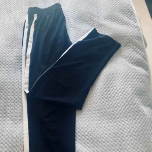  - Trendiga byxor, supersköna men aldrig använda pga fel storlek. 