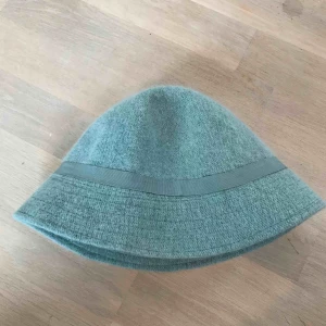  - Gullig hatt ifrån H&M
