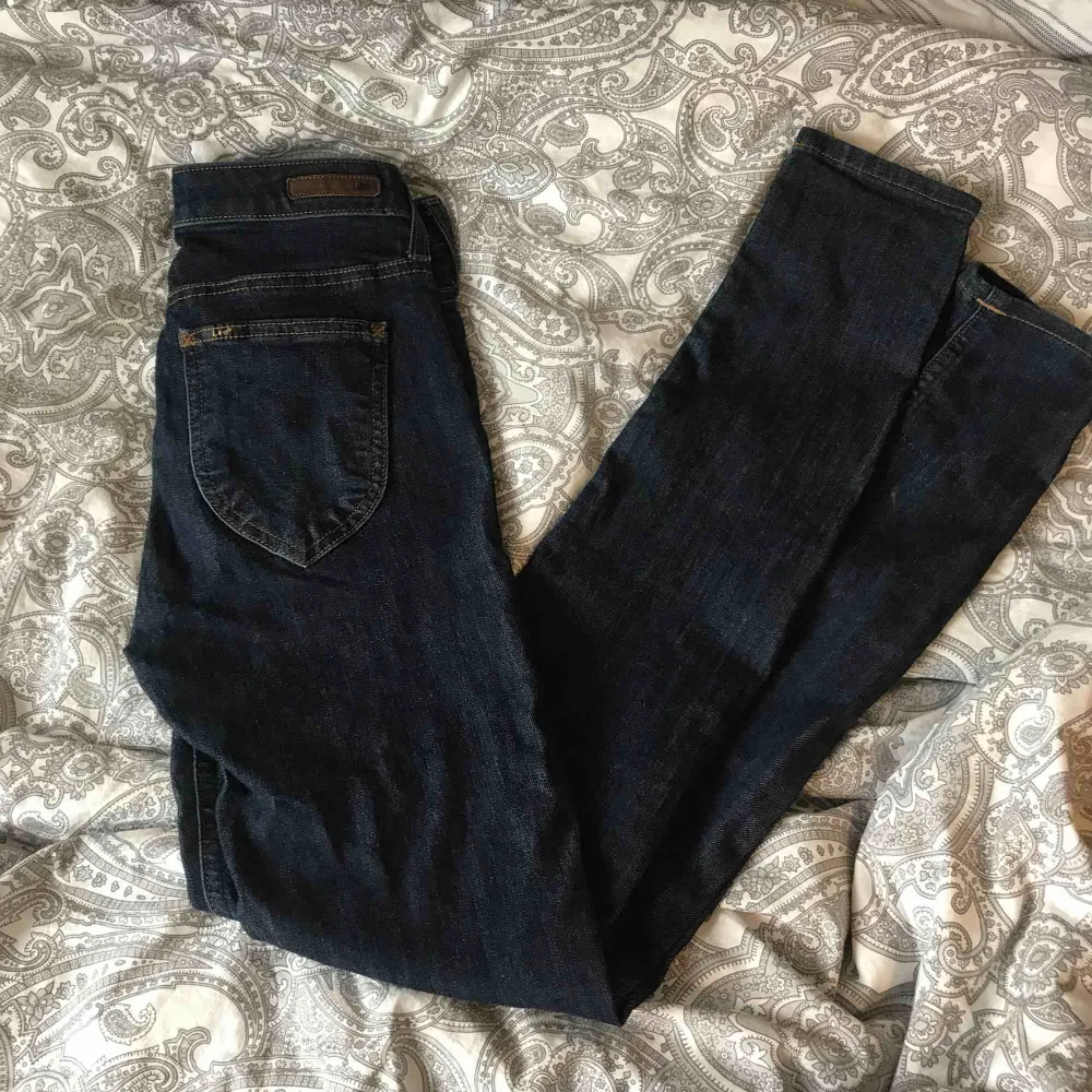 Högmidjade Lee jeans!. Jeans & Byxor.