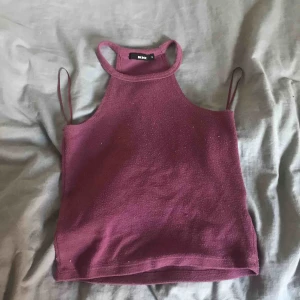  - Halterneck ish tröja från Bikbok, Ljuslila 