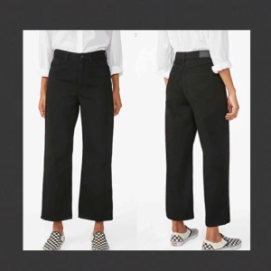  - Supersnygga svarta jeans från Monki. Väl använda, därmed något urtvättade, men fortfarande i gott skick och supersnygga! Nypris 400kr. Frakt tillkommer och betalningen sker via Swish.