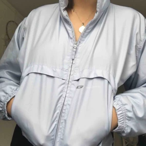  - Vintage windbreaker från Reebok i färgen babyblå.💙
