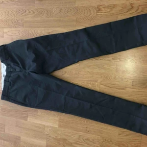  - Säljer för tycker dem sitter konstigt på mig Använd kanske 3 gånger Väldigt bra skick Nästan helt ny 