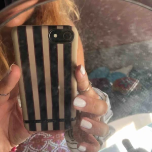  - Snyggaaa skal från richmond & finch, för iPhone 7 men passar ju för åttan också. Nästan oanvända, kommer i sin förpackning som jag köpte i. 120 stycke men pris kan diskuteras. 💥🌟😍🧡🤘🏻