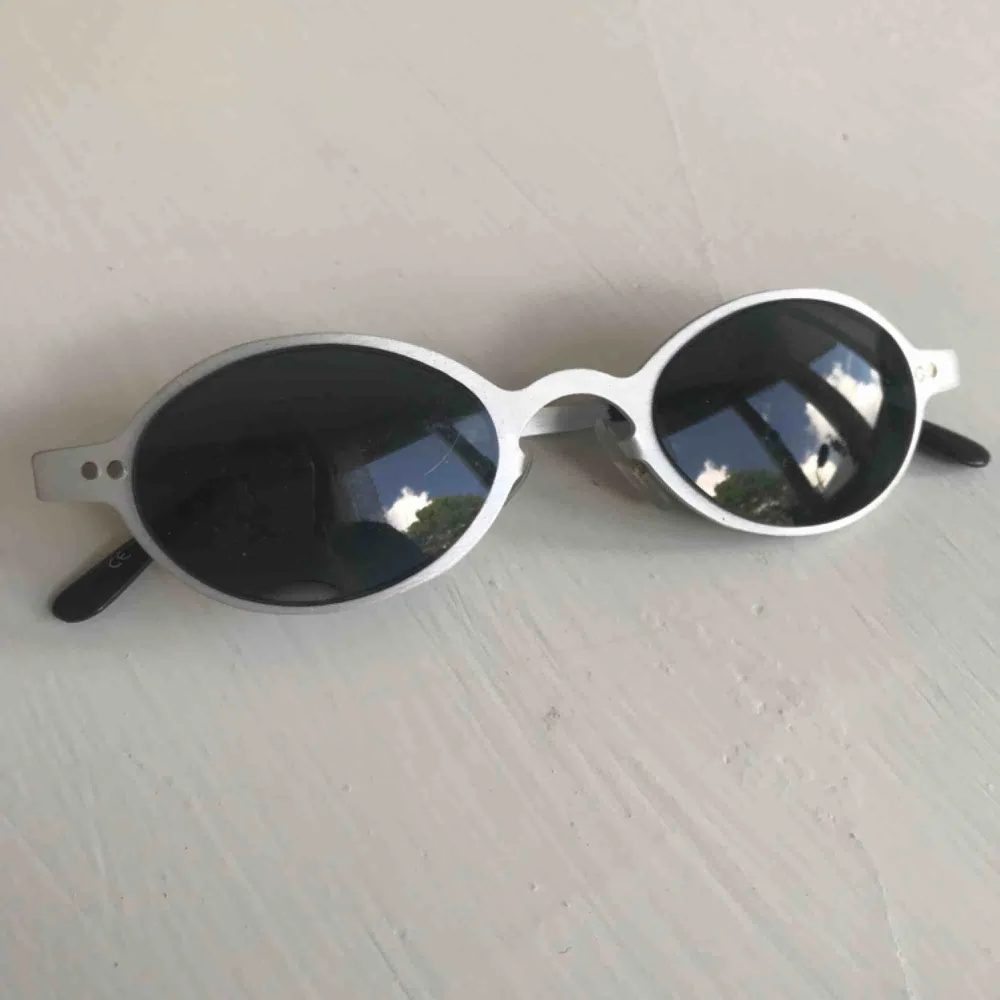 Vintage solglasögon 90-tal. Frakt 20 kr. . Accessoarer.