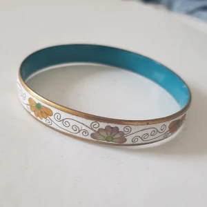  - Unikt armband Skickar endast köparen står för frakt