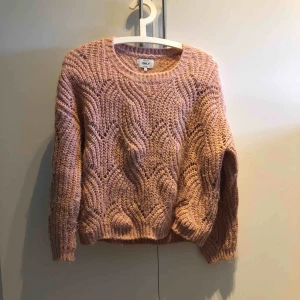  - Färgen är missvisande på första bilden, den är mer rosa i verkligheten  150 kr inklusive frakt 