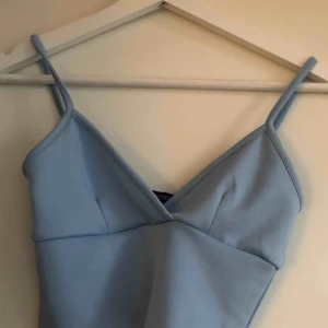  - Fin blå croptop från boohoo💙