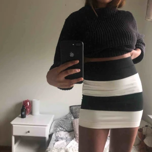  - Fin stretchig kjol från Gina. Kan mötas upp i stockholm eller frakta. 💕