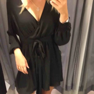  - Klänning från Gina tricot, använd 1 gång