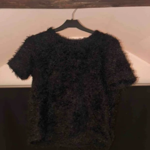  - Svart supermysig och fluffig tröja från Zara. Knappt använd.