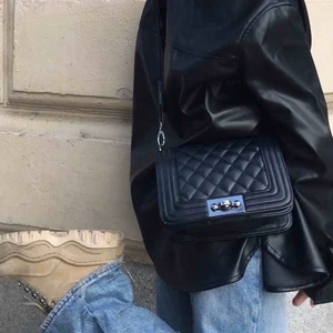  - Eytys Angel sneakers köpta från Eytys. Knappt använda och är i bra skick! Nypris 2600kr och säljer för 1600kr. Tvättar självklart undersidan innan jag postar dem. Kontakta mig här på Plick om du är intresserad.