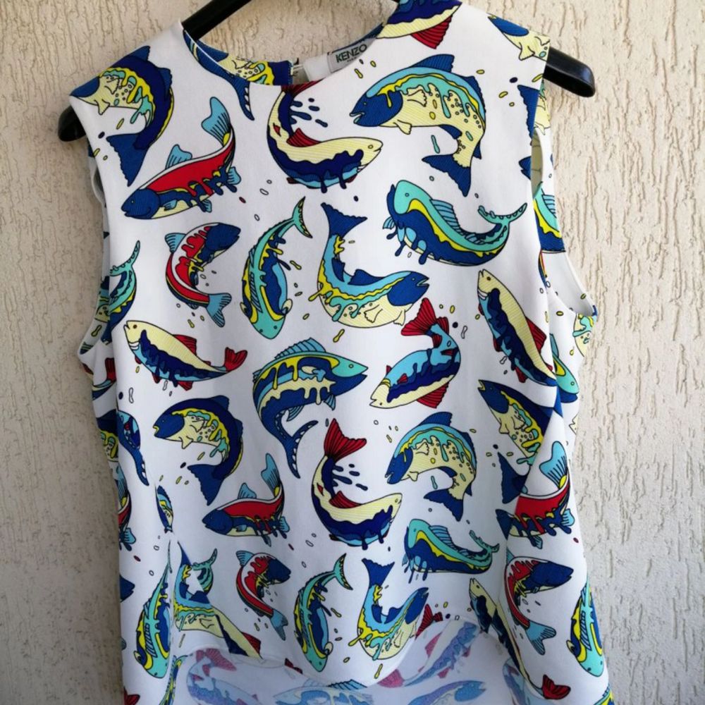 Kenzo tank top, new, worn twice, authentic, size 38, M, polyester, write me for more info and pics.Delivery to USA, Canada, Australia No return. Toppar.