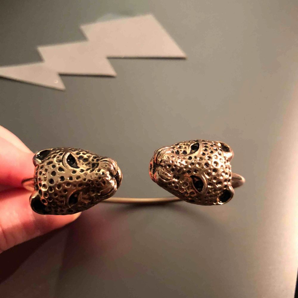 Ett jättefint armband med leoparder!!⚡️⚡️🐆🐆. Accessoarer.